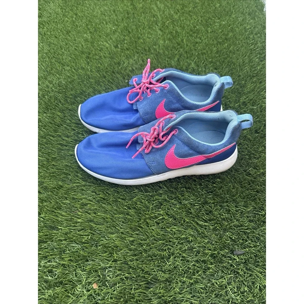 Nike Roshe One Running Shoes Youth Size 7Y Women